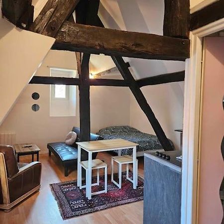 Apartamento Le Petit Medieval Montluçon Exterior foto