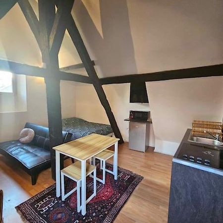 Apartamento Le Petit Medieval Montluçon Exterior foto